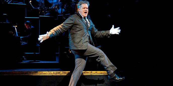 Photos: First Look at Isaac Mizrahi as 'Amos Hart' in CHICAGO Photo